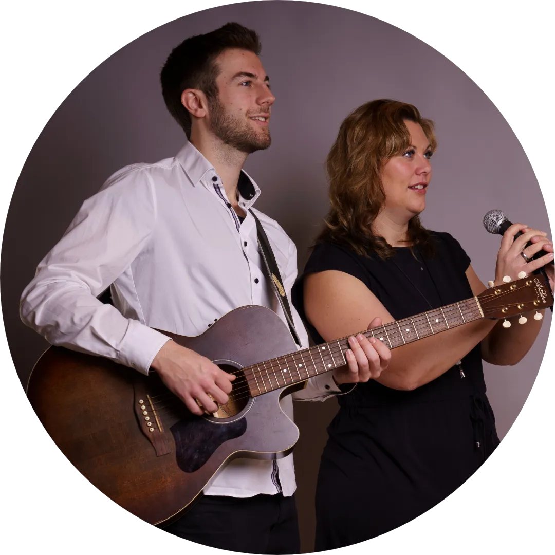 Susi und Jan gemeinsam, Jan mit Westerngitarre
